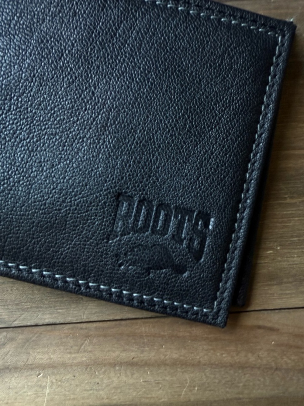 Roots Black Leather Bifold Wallet - Picture 2 of 6